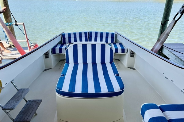 Hinckley Picnic Boat 36 Classic Yacht For Sale