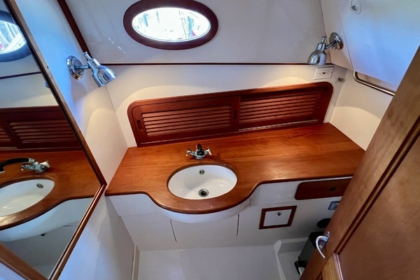 Hinckley Picnic Boat 36 Classic Yacht For Sale