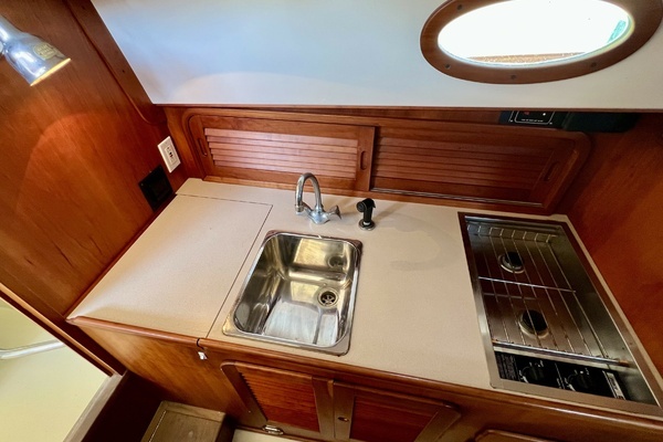Hinckley Picnic Boat 36 Classic Yacht For Sale