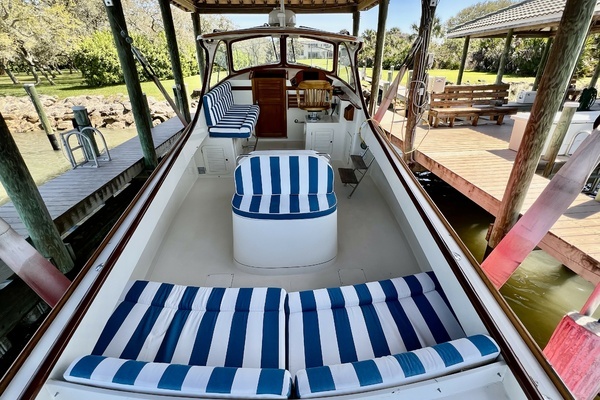 Hinckley Picnic Boat 36 Classic Yacht For Sale