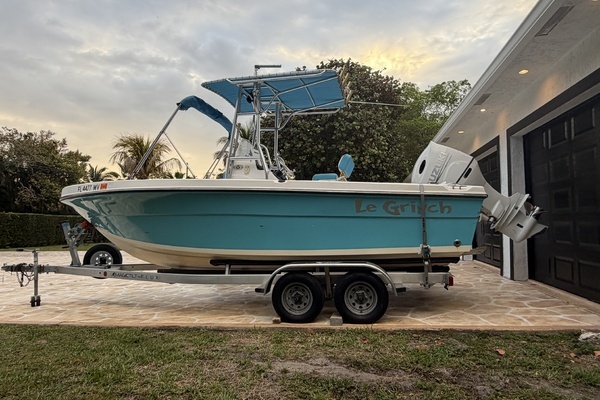 Photo of the 2005 Angler 204