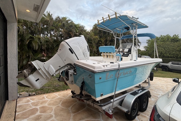 Photo of the 2005 Angler 204