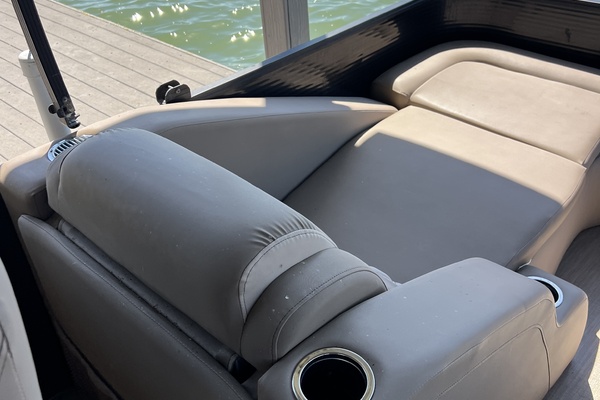 21ft Bennington Yacht For Sale