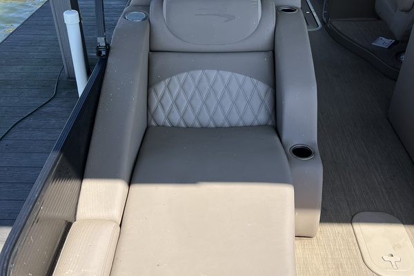 21ft Bennington Yacht For Sale