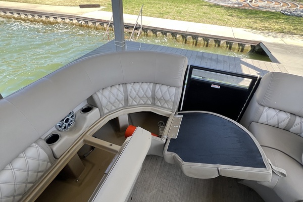 21ft Bennington Yacht For Sale
