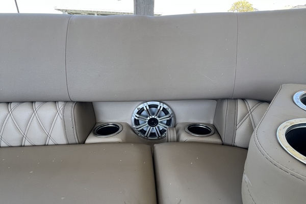 21ft Bennington Yacht For Sale