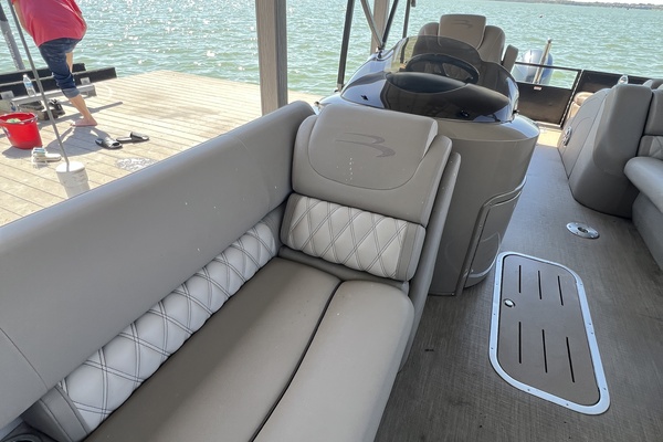 21ft Bennington Yacht For Sale