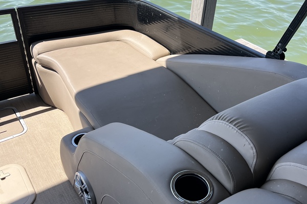 21ft Bennington Yacht For Sale