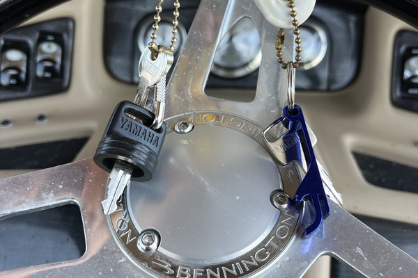 21ft Bennington Yacht For Sale