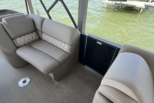 21ft Bennington Yacht For Sale