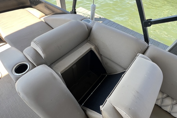 21ft Bennington Yacht For Sale