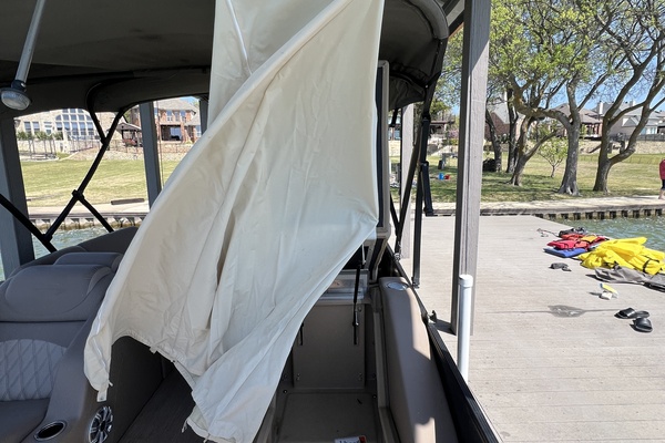 21ft Bennington Yacht For Sale