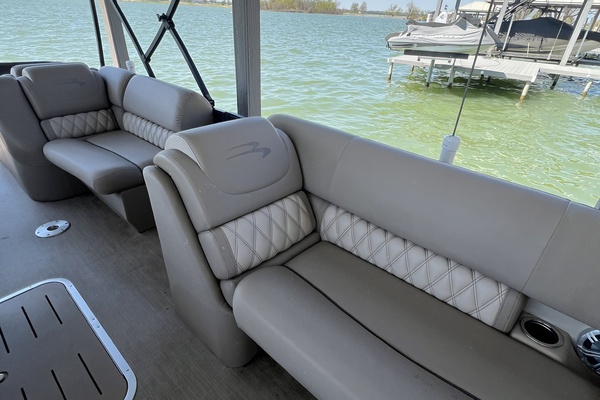 21ft Bennington Yacht For Sale