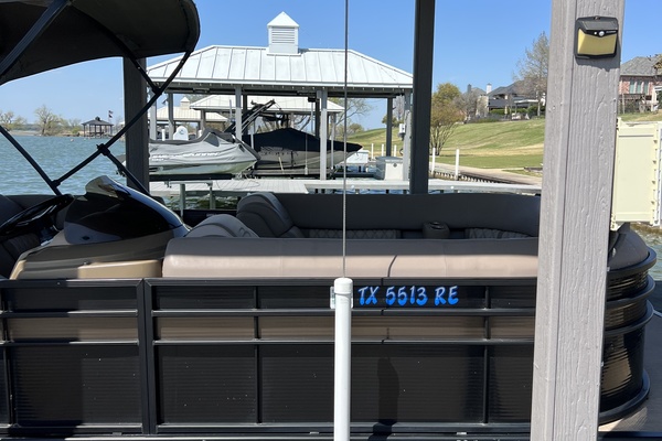 21ft Bennington Yacht For Sale