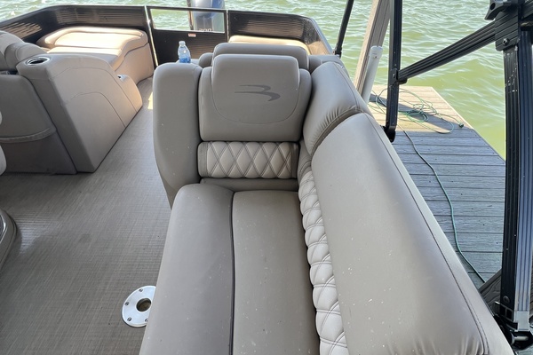 21ft Bennington Yacht For Sale