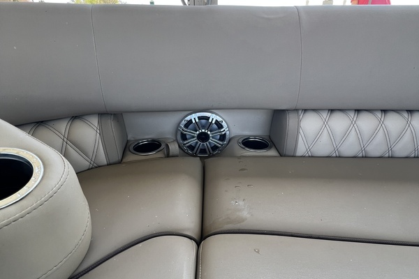 21ft Bennington Yacht For Sale