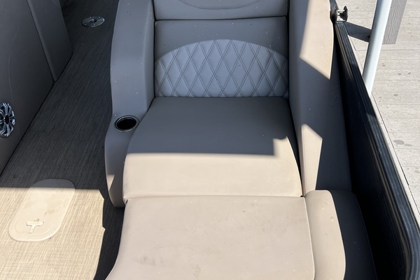 21ft Bennington Yacht For Sale