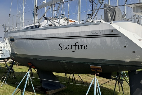 Photo of the 2019 Catalina 315 "Starfire"