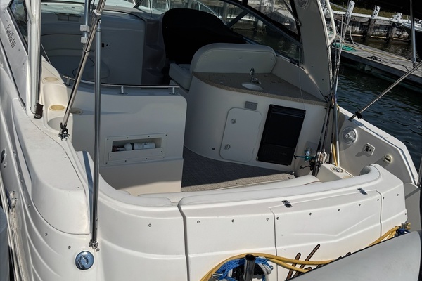 Photo of the 2005 Rinker Fiesta Vee 32 "Voyager"