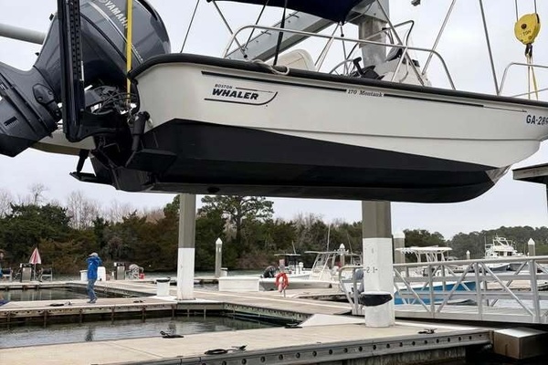 17ft Boston Whaler Yacht For Sale