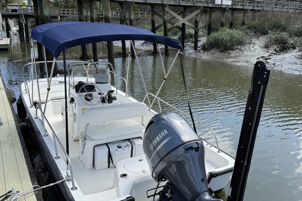 17ft Boston Whaler Yacht For Sale