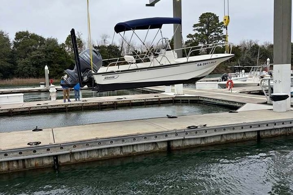 17ft Boston Whaler Yacht For Sale