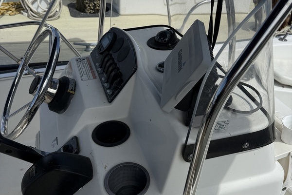 17ft Boston Whaler Yacht For Sale