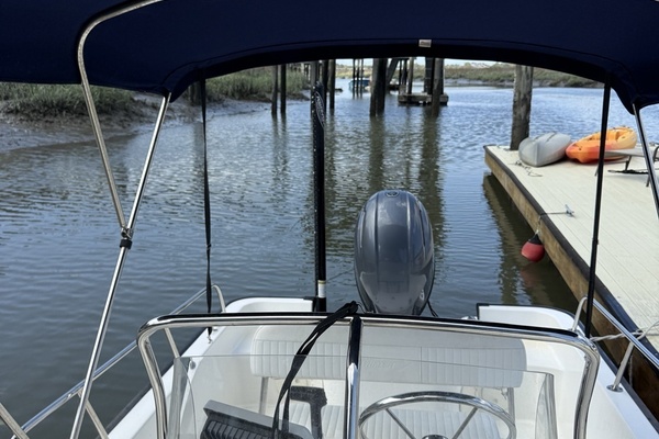 17ft Boston Whaler Yacht For Sale