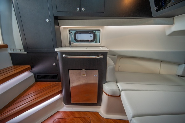 2024 Boston Whaler 38