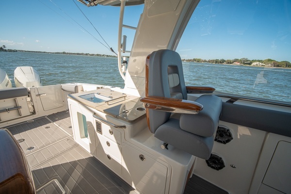 2024 Boston Whaler 38