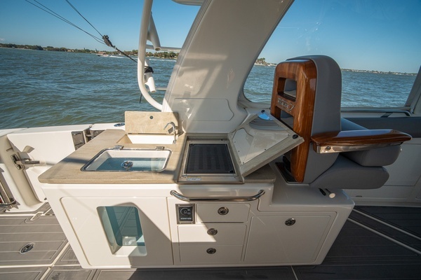 2024 Boston Whaler 38