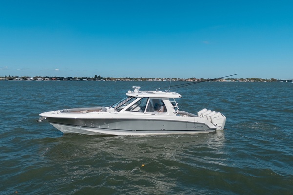 2024 Boston Whaler 38
