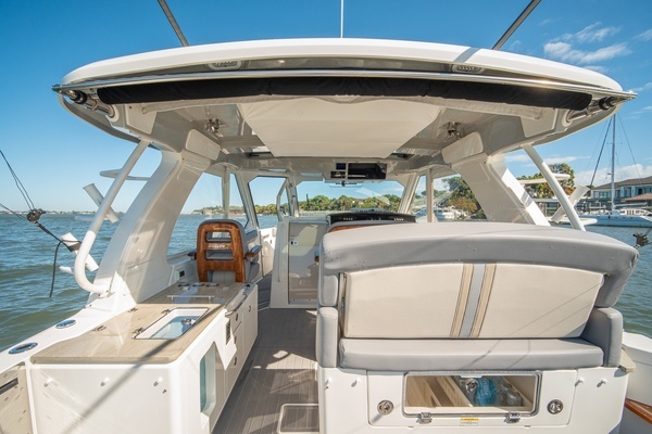 2024 Boston Whaler 38