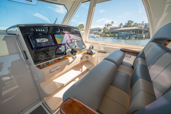 2024 Boston Whaler 38