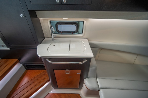 2024 Boston Whaler 38