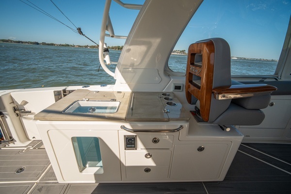 2024 Boston Whaler 38