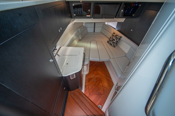 2024 Boston Whaler 38