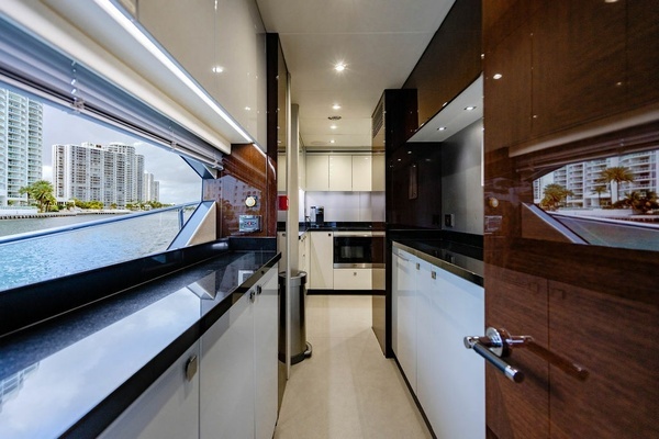 2019 Sunseeker 95