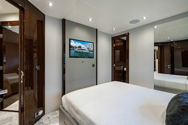 2019 Sunseeker 95