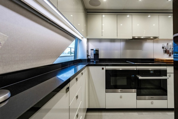 2019 Sunseeker 95