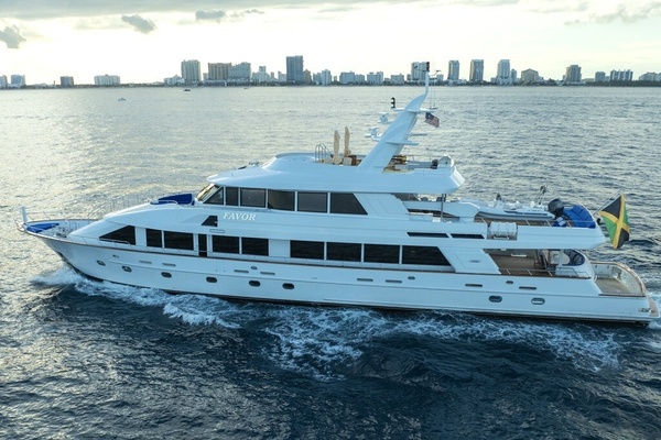 FAVOR 127ft Crescent Yacht For Sale