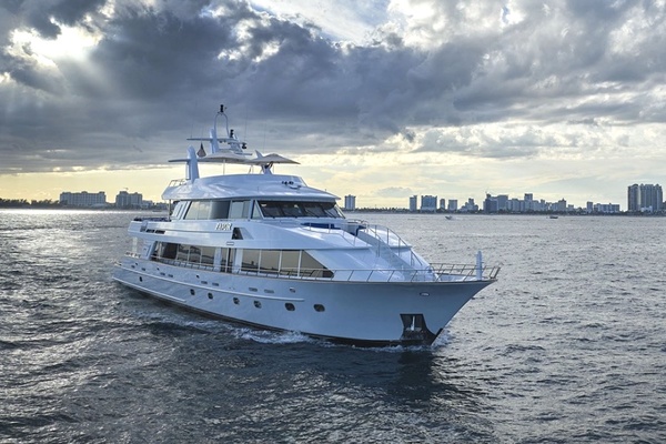 FAVOR 127ft Crescent Yacht For Sale
