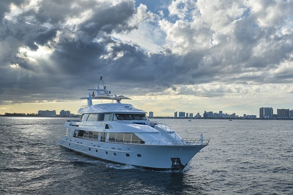 2001 Crescent 127