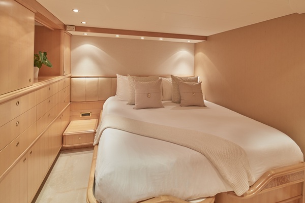 FAVOR 127ft Crescent Yacht For Sale