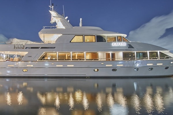 2001 Crescent 127