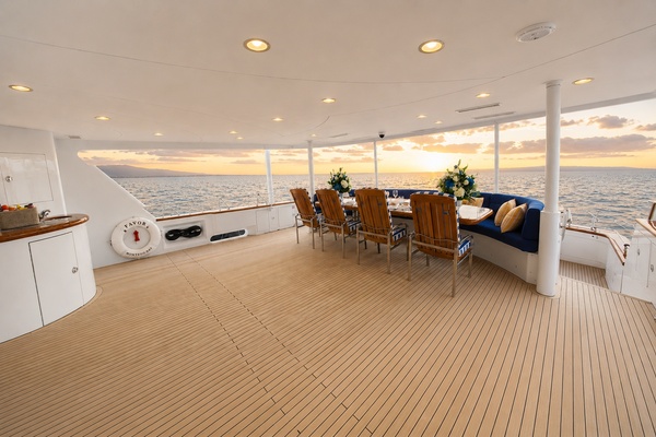 FAVOR 127ft Crescent Yacht For Sale