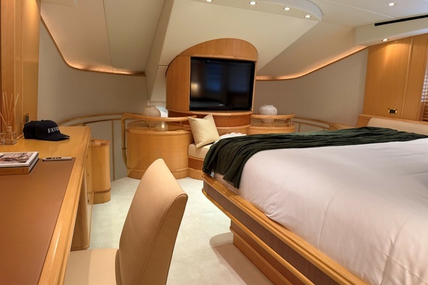 2001 Crescent 127