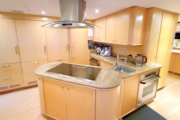 2001 Crescent 127