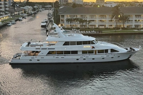 127-ft-Crescent-2000-FAVOR-Fort Lauderdale Florida United States yacht for sale