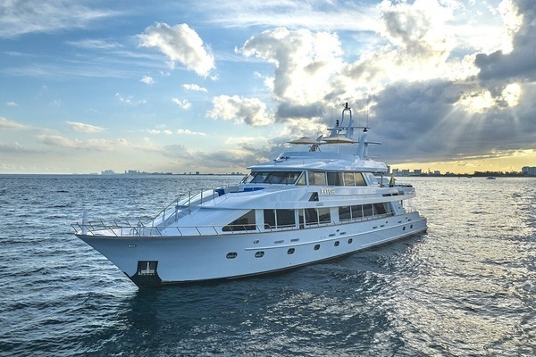 2001 Crescent 127